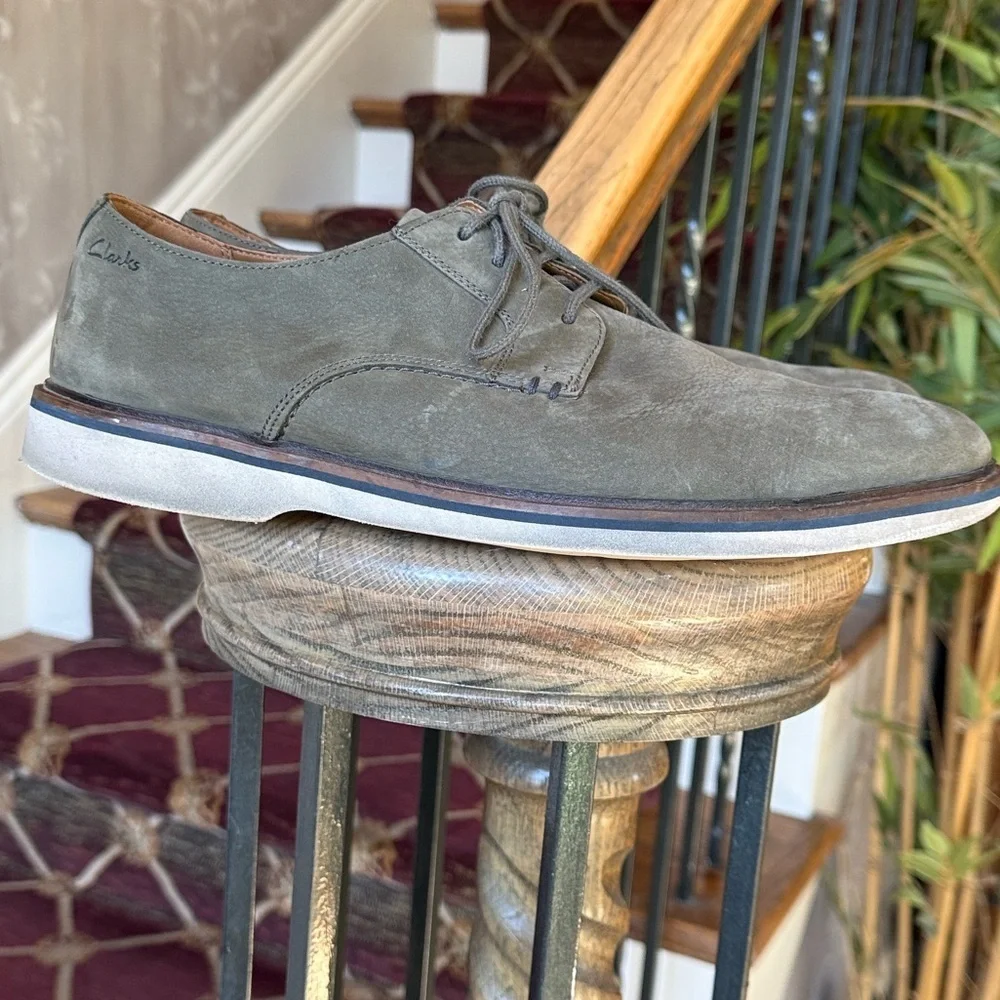 CLARKS MALWOOD men’s olive green slip on lace up suede shoe size 9 1/2 W